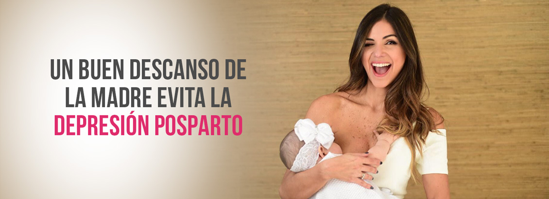 Katy Ferrer Amamantando a Catalina Mientras Guiña su Ojo Porque Tuvo un Buen Descanso Para Evitar Depresión Posparto